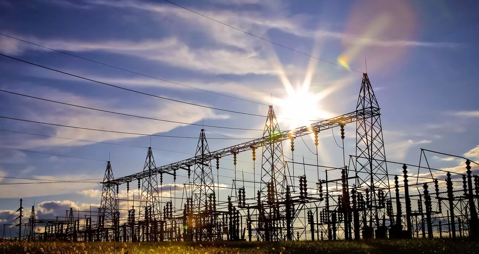 Optimizing Power Grids with Hybrid Energy Storage Solutions